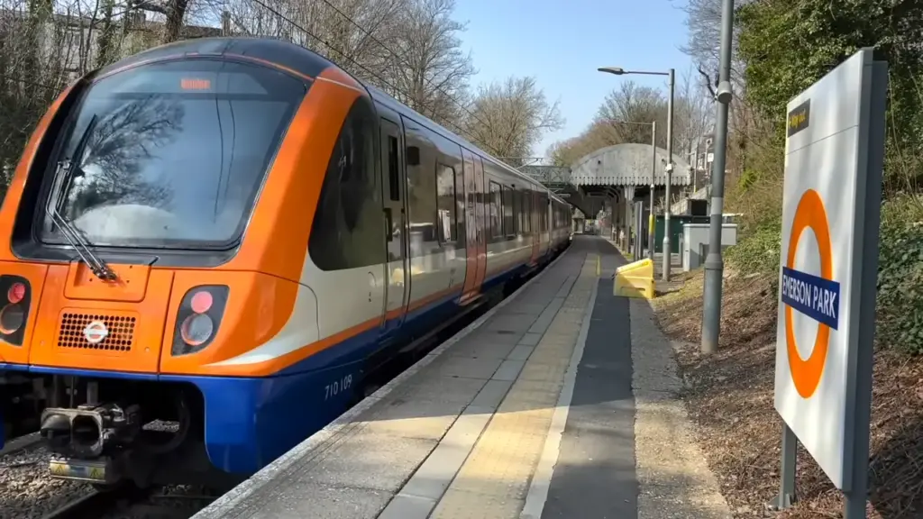 London overground is arriving to station